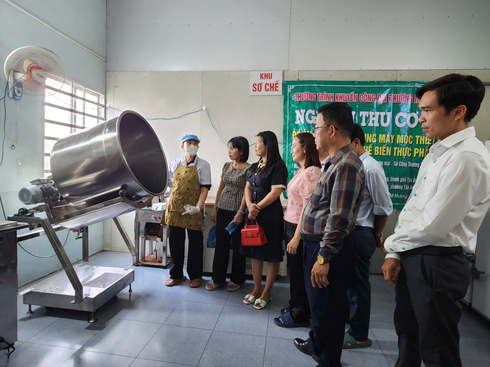 Bồn trộn gia nhiệt công suất ổn định 50 kg/giờ, cho ra sản phẩm đồng đều, không phụ thuộc vào tay nghề của nhân công