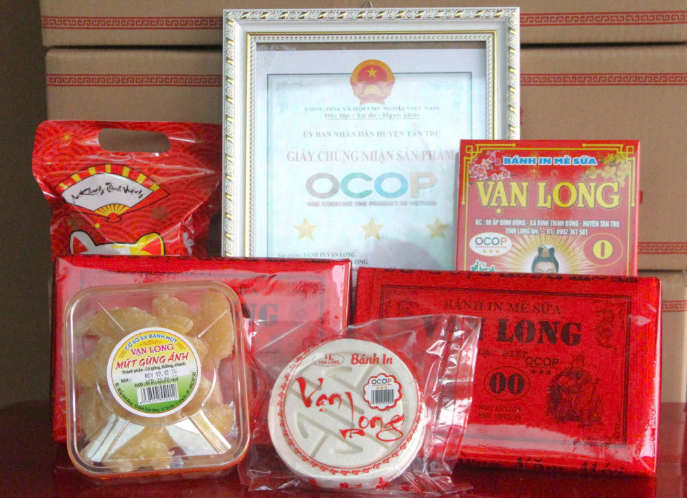 Sản phẩm bánh in Vạn Long được công nhận đạt chuẩn OCOP 3 sao, từng bước khẳng định thương hiệu trên thị trường