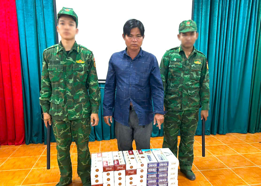 Đồn Bi&ecirc;n ph&ograve;ng L&ograve; G&ograve; bắt giữ đối tượng vận chuyển 800 g&oacute;i thuốc l&aacute; lậu