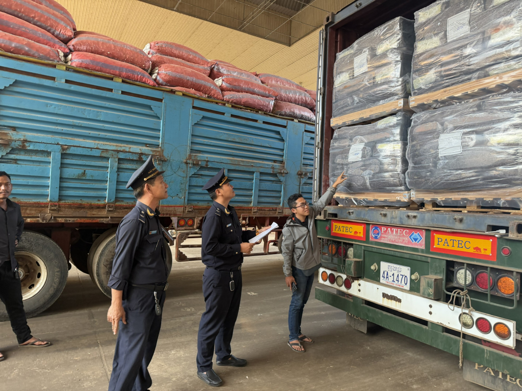 Chi cục Hải quan khu vực XVII thu ng&acirc;n s&aacute;ch hơn 7.462 tỉ đồng