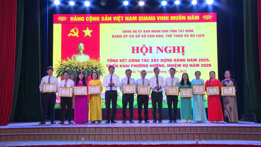 Đảng bộ cơ sở Sở Văn h&oacute;a, Thể thao v&agrave; Du lịch: Quyết t&acirc;m g&oacute;p phần đạt mục ti&ecirc;u tăng trưởng hai con số