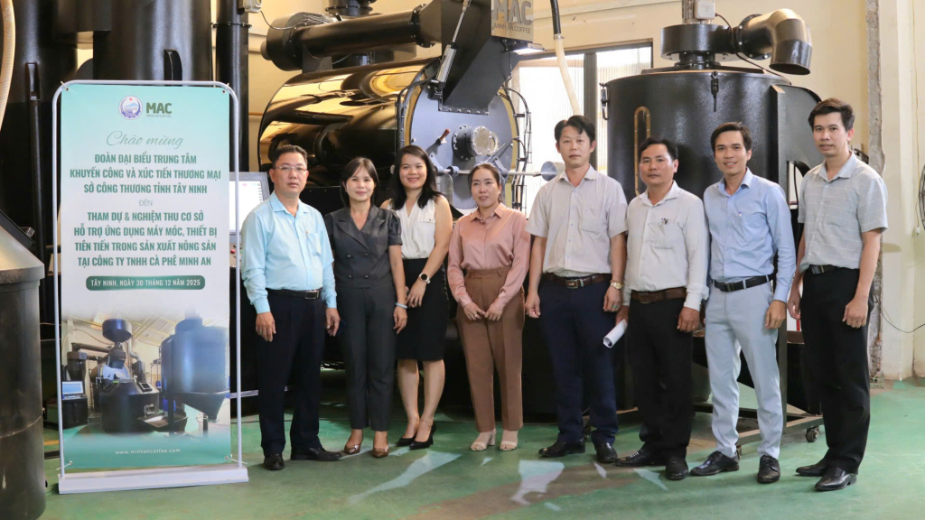 Hỗ trợ m&aacute;y m&oacute;c ti&ecirc;n tiến trong sản xuất n&ocirc;ng sản tại x&atilde; Cần Giuộc