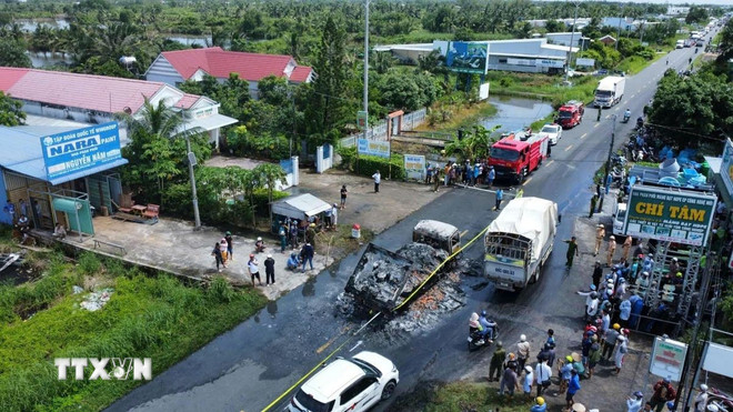 Hiện trường một vụ tai nạn giao thông ở Cà Mau (Ảnh: Huỳnh Anh/TTXVN)