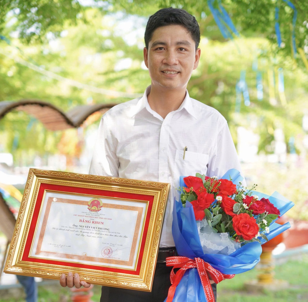 Với những nỗ lực của mình, thầy Nguyễn Việt Phương đạt nhiều thành tích trong sự nghiệp 