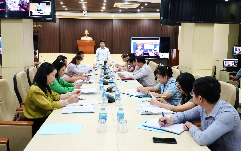 Đại biểu tập trung thẩm tra, làm rõ tờ trình và dự thảo liên quan đến vấn đề nội chính, tư pháp sẽ được trình tại Kỳ họp thứ 7, HĐND tỉnh khóa X