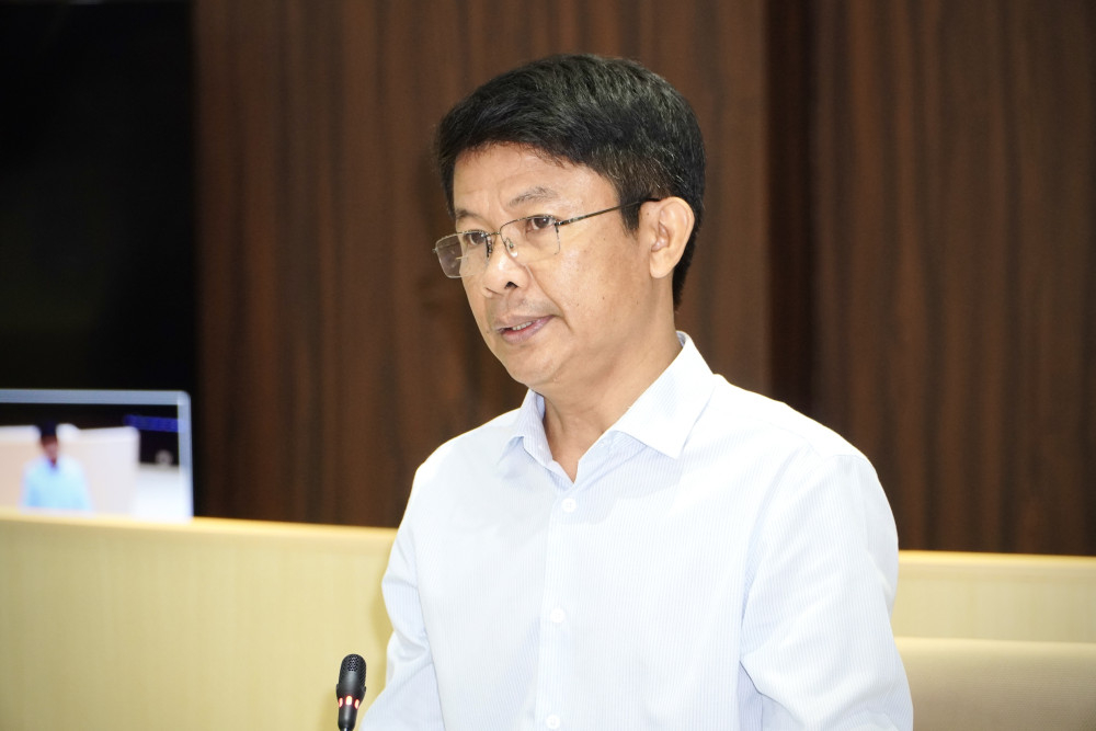 Trưởng ban Pháp chế HĐND tỉnh Tây Ninh Phạm Văn Đặng phát biểu tại hội nghị