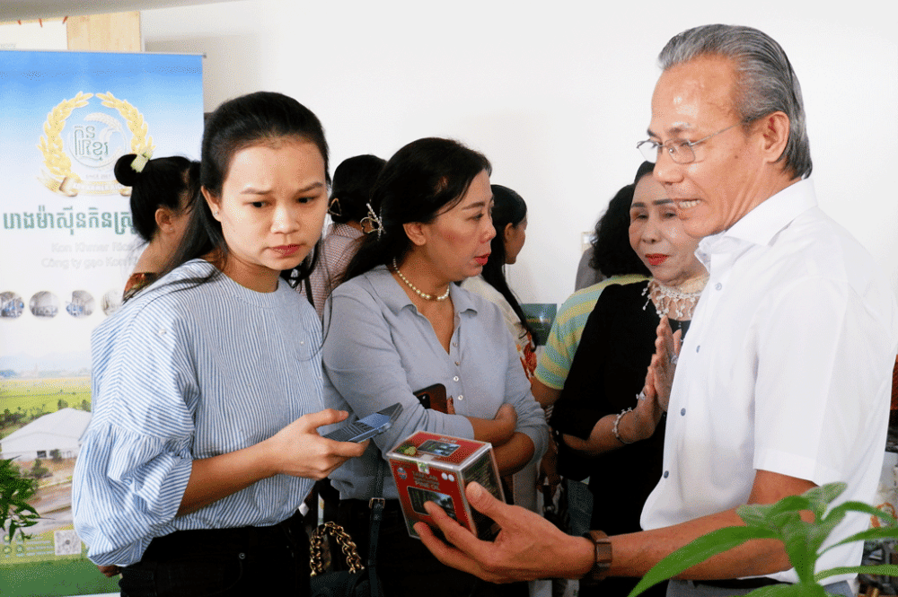 Công ty TNHH Một thành viên Trà Tâm Lan trong một đợt quảng bá, xúc tiến thương mại của tỉnh