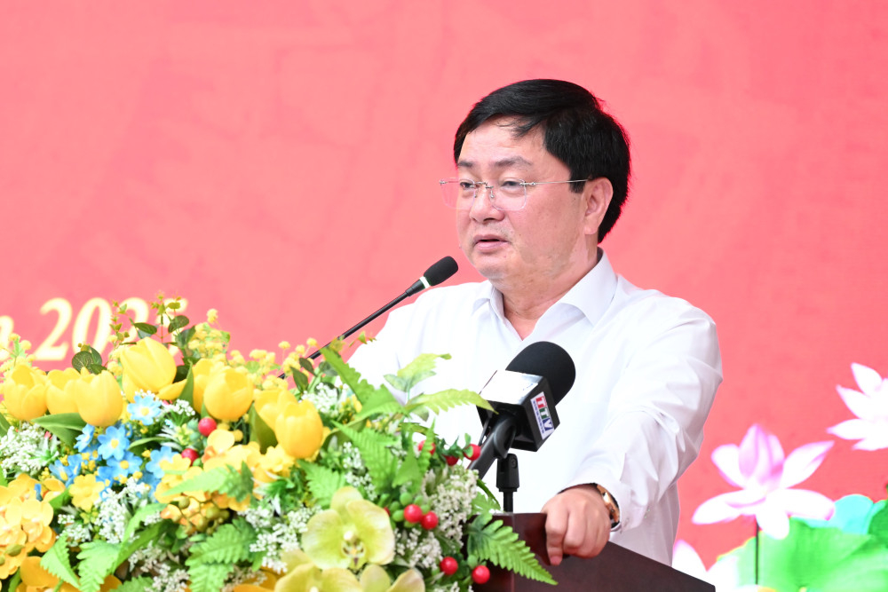 Bí thư Tỉnh ủy Nguyễn Văn Quyết phát biểu tại hội nghị