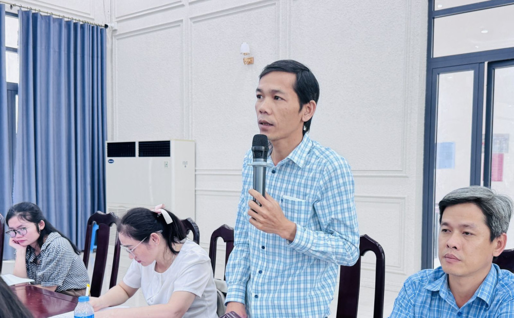 Đại biểu thảo luận đóng góp ý kiến