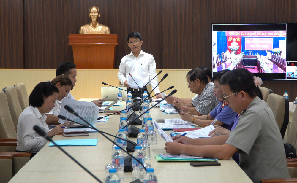 Đại biểu tham dự cuộc họp