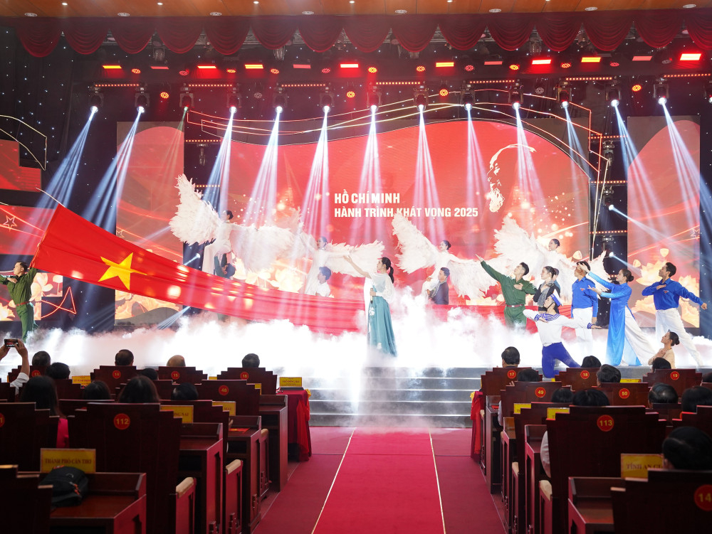 Nhiều tiết mục văn nghệ đặc sắc tại Chương trình giao lưu