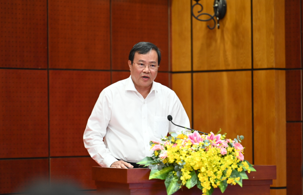 Phó Bí thư Tỉnh ủy, Chủ tịch UBND tỉnh Lê Văn Hẳn báo cáo tại buổi làm việc với Thủ tướng Chính phủ