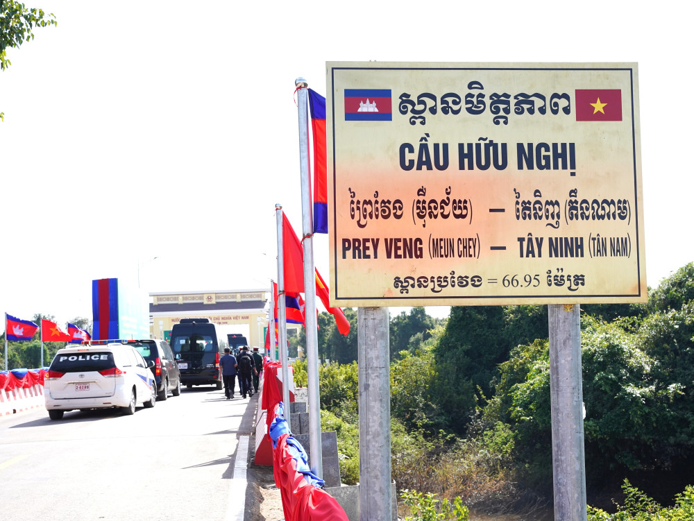 Tây Ninh kiến nghị Thủ tướng Chính phủ và các bộ, ngành quan tâm đầu tư dự án nâng cấp, mở rộng cầu Hữu nghị Tân Nam - Meun Chey