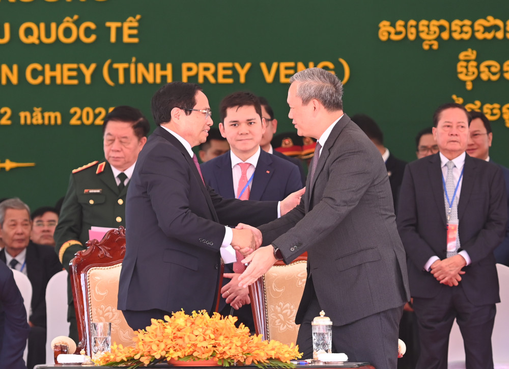 Thủ tướng Chính phủ Việt Nam Phạm Minh Chính và Thủ tướng Campuchia Samdech Moha Bovor Thipadei Hun Manet dự Lễ khai trương cặp Cửa khẩu Quốc tế Tân Nam (Tây Ninh) - Meun Chey (Prey Veng)