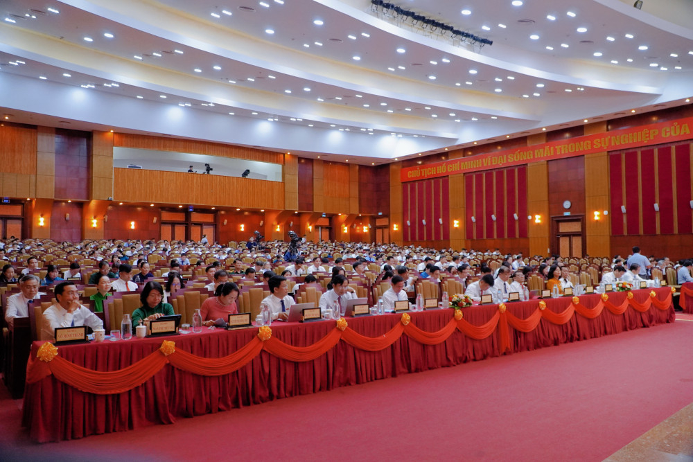 Tại kỳ họp này, HĐND tỉnh tập trung xem xét, thông qua 44 nghị quyết liên quan mật thiết đến phát triển kinh tế - xã hội