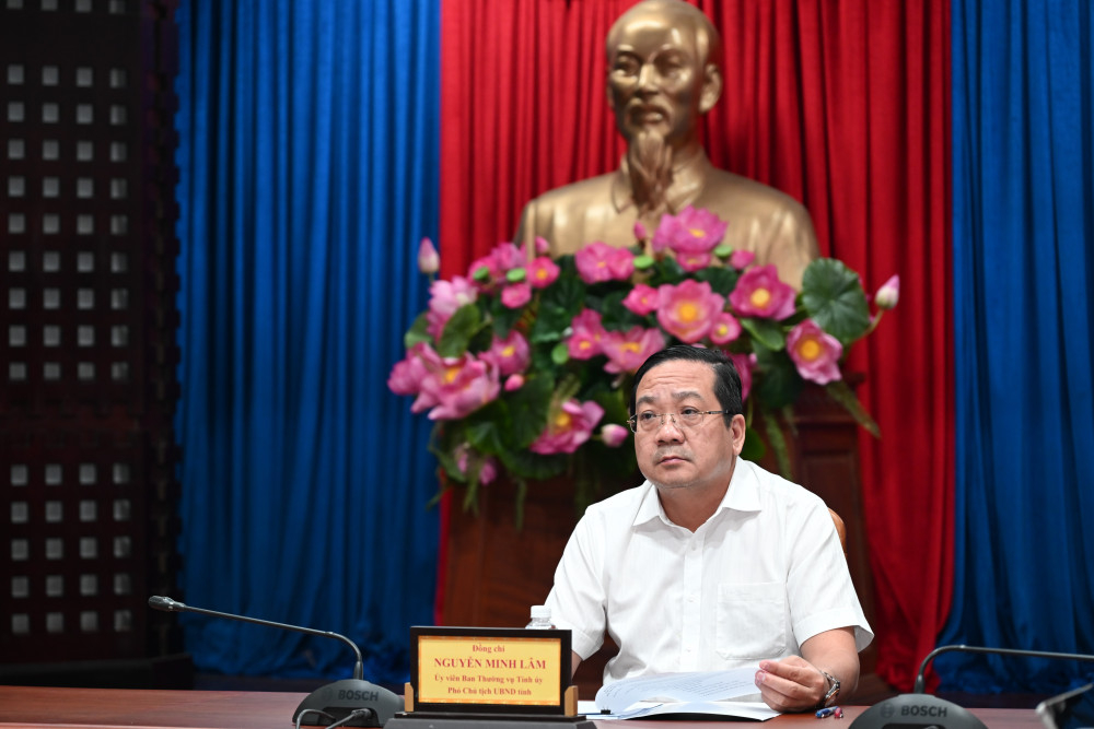 Ủy viên Ban Thường vụ Tỉnh ủy, Phó Chủ tịch UBND tỉnh Nguyễn Minh Lâm chủ trì phiên họp tại điểm cầu tỉnh