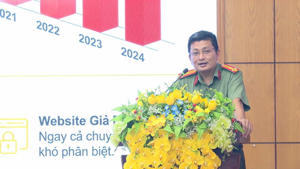 Báo cáo viên tập huấn kỹ năng ứng xử an toàn trên không gian mạng