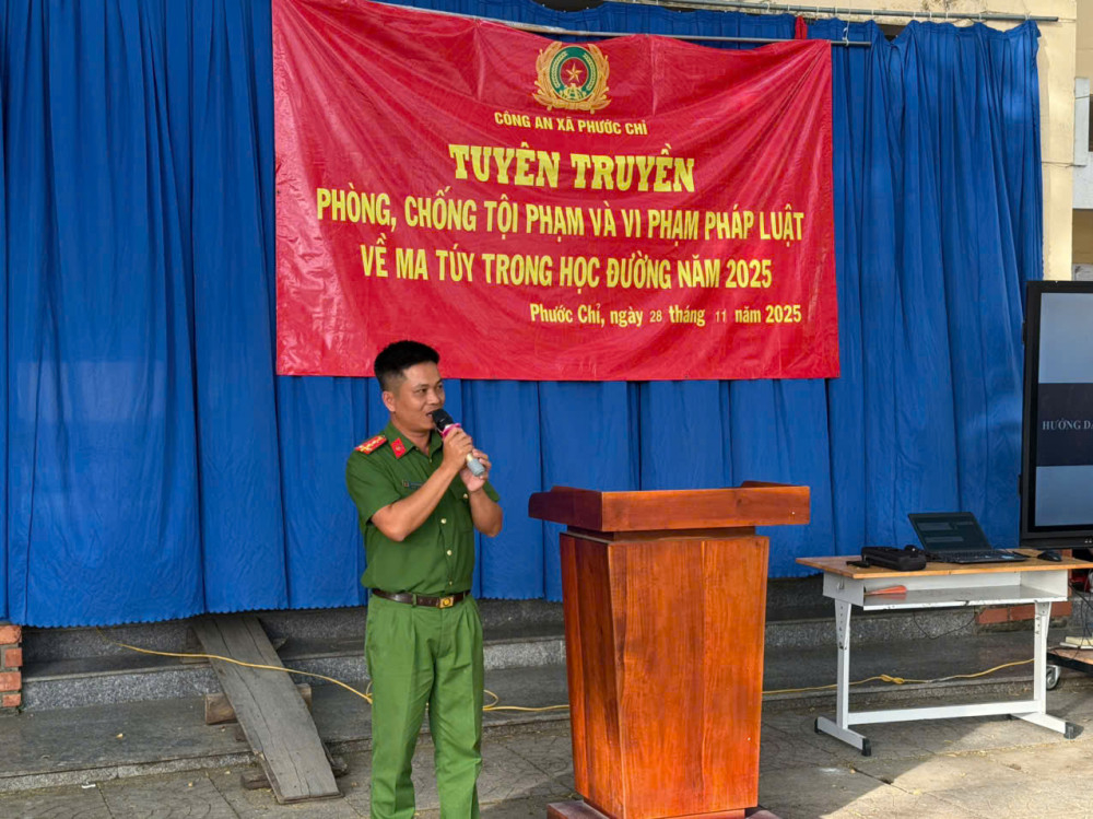 Cán bộ Công an tuyên truyền phòng, chống tội phạm về ma tuý