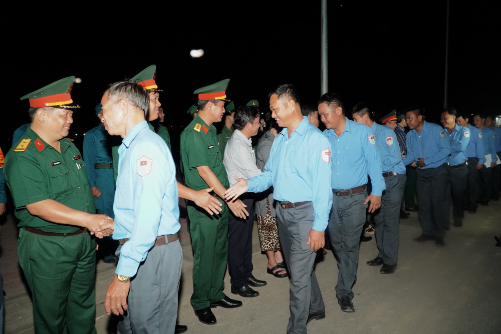 Đón cán bộ, chiến sĩ Đội K73 hoàn thành nhiệm vụ tìm kiếm, quy tập hài cốt liệt sĩ đợt 1, giai đoạn XXV về nước