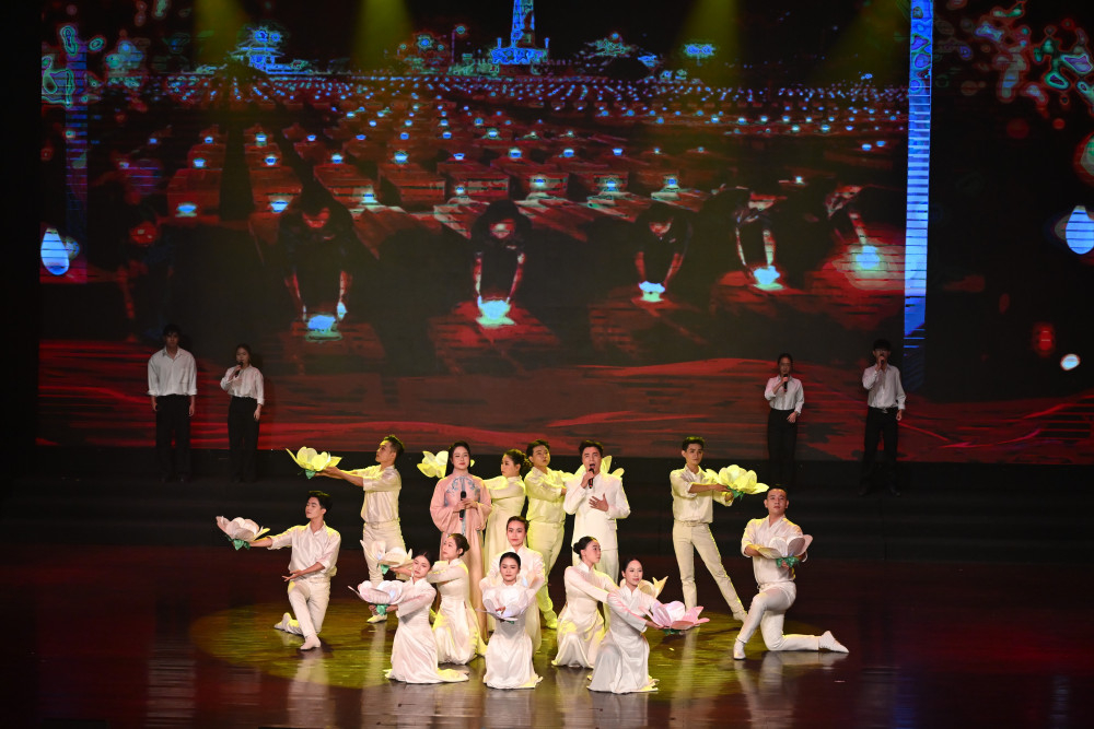 Các tiết mục văn nghệ tại chương trình
