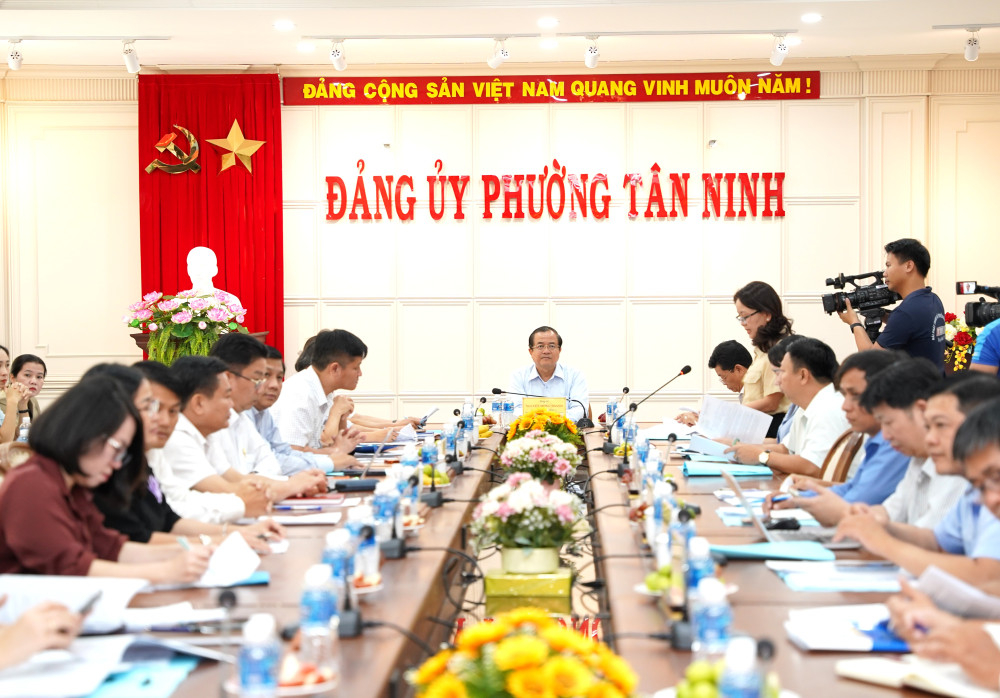 Ủy viên Ban Thường vụ Tỉnh ủy, Phó Chủ tịch UBND tỉnh Nguyễn Hồng Thanh chủ trì cuộc họp tháo gỡ khó khăn, vướng mắc cho các địa phương trong vận hành mô hình chính quyền địa phương 2 cấp 