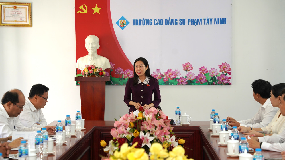 Trường Cao đẳng Sư phạm Tây Ninh dự kiến sáp nhập, trở thành cơ sở 2 của Phân hiệu Trường Đại học Sư phạm TP. Hồ Chí Minh (Trong ảnh: Đoàn đại biểu Quốc hội tỉnh khảo sát tại Trường Cao đẳng Sư phạm Tây Ninh)