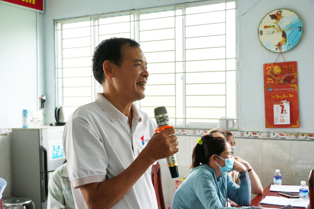 Người dân phát biểu ý kiến tại hội nghị