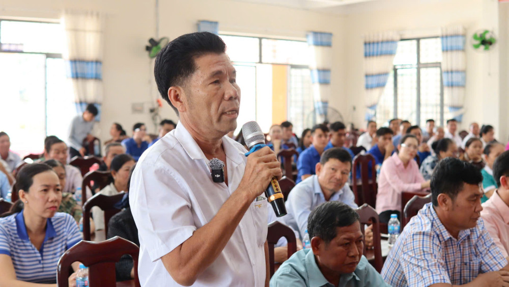Cử tri xã Hòa Khánh nêu ý kiến, kiến nghị đến Đoàn đại biểu Quốc hội tỉnh Tây Ninh