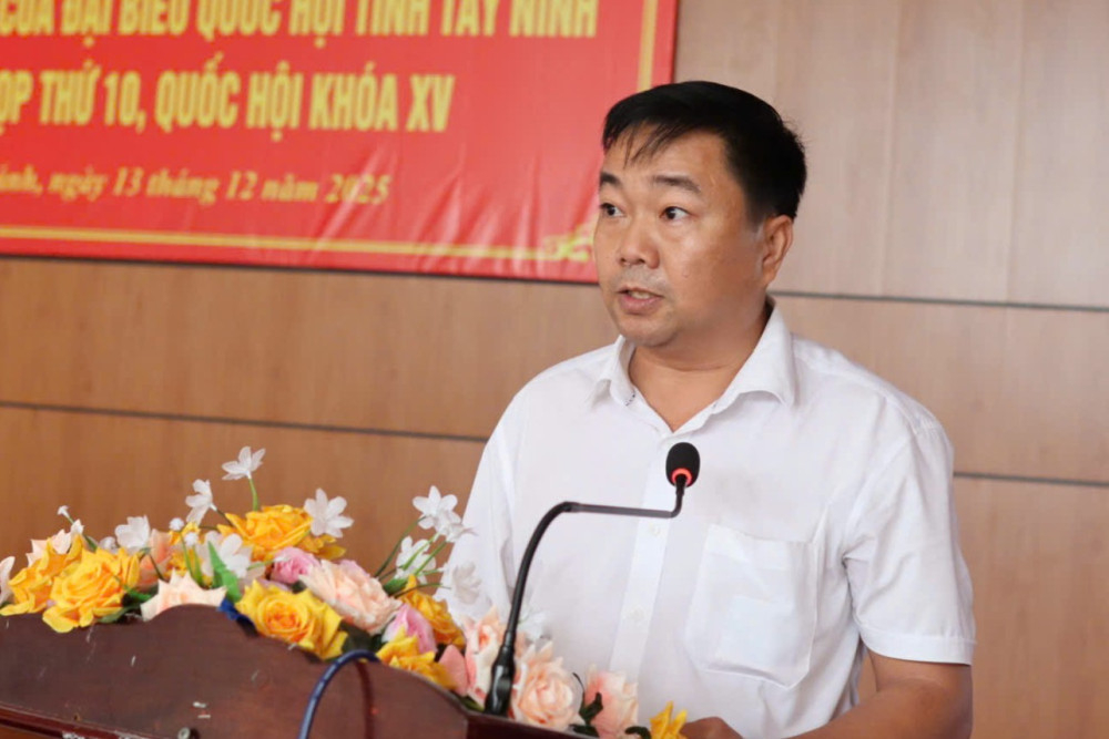 Đại diện địa phương trả lời các ý kiến của cử tri