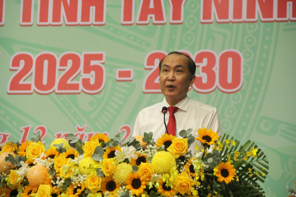 Phó Chủ tịch Thường trực Trung ương Hội Nông dân Việt Nam Phan Như Nguyện phát biểu chỉ đạo tại Đại hội