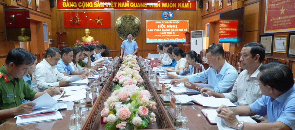 Đại biểu dự Hội nghị Ban Chấp hành Đảng bộ xã lần thứ 5