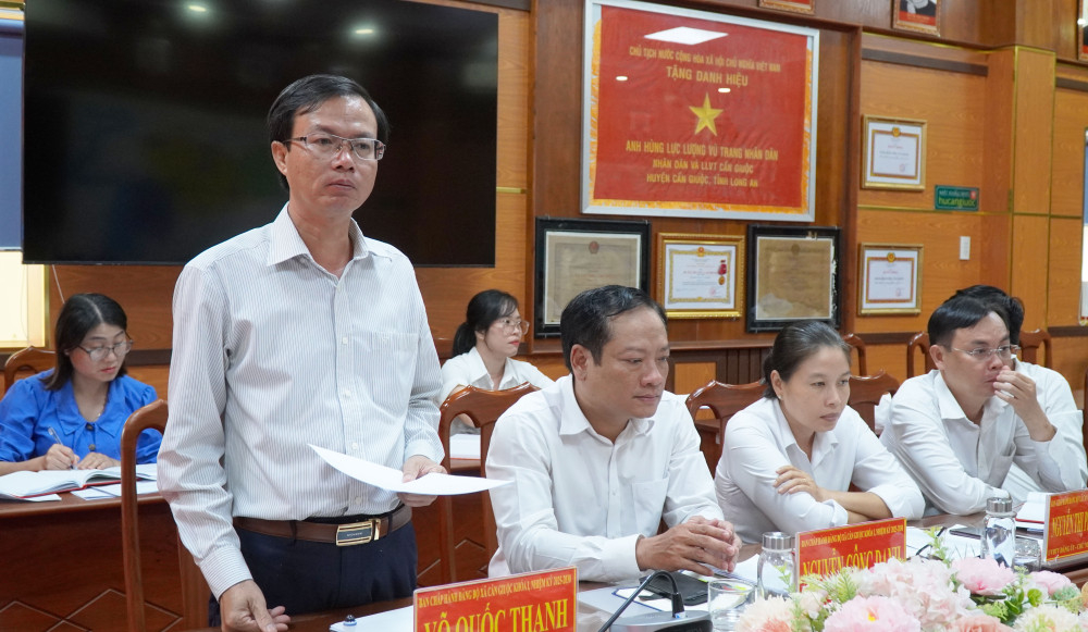 Đại biểu thảo luận, đóng góp ý kiến tại hội nghị