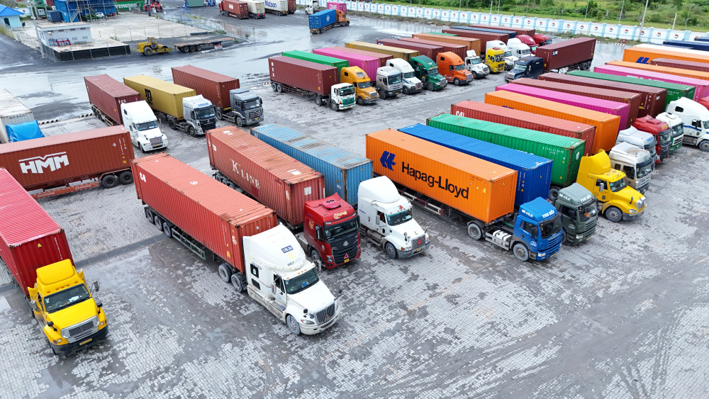 Theo công bố của Bộ Xây dựng, Cảng cạn Tân Cảng - Mộc Bài (giai đoạn 1) được xây dựng tại Khu kinh tế cửa khẩu Mộc Bài, quy mô 5ha, năng lực thông qua 50.000 TEU/năm