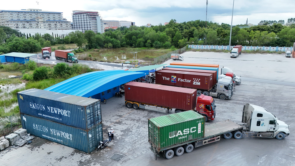 Khu vực kiểm tra hàng hoá nhập khẩu tại Cảng cạn Tân Cảng - Mộc Bài 