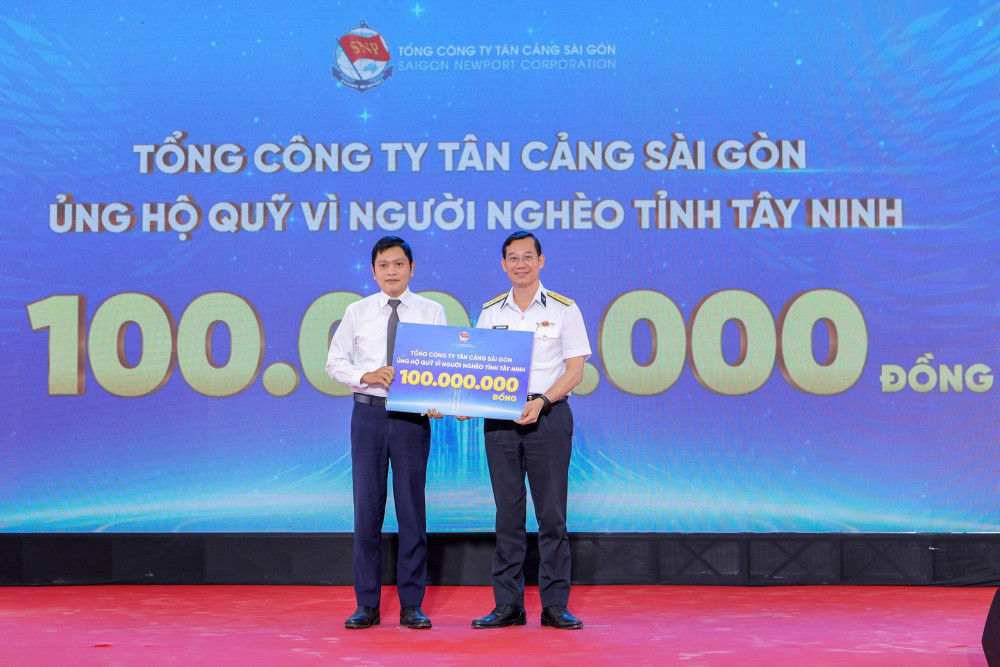 Tổng Công ty Tân Cảng Sài Gòn ủng hộ Quỹ Vì người nghèo tỉnh Tây Ninh 100 triệu đồng