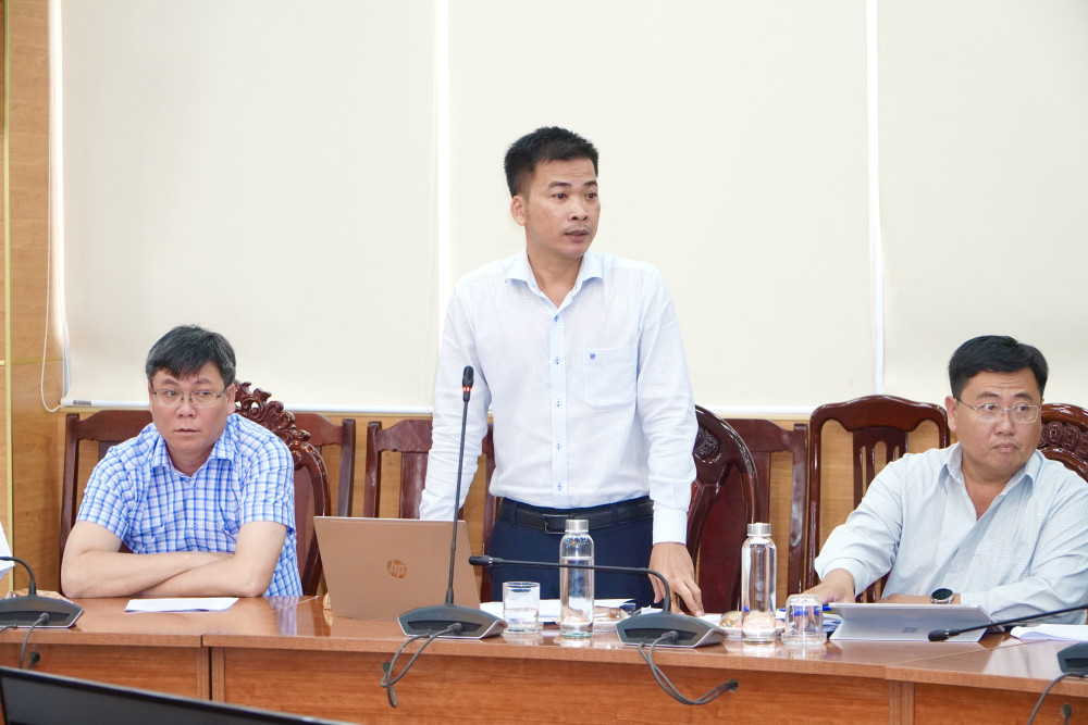 Phó Giám đốc ban Quản lý dự án đầu tư xây dựng khu vực 5 Nguyễn Bảo Hà phát biểu tại cuộc họp