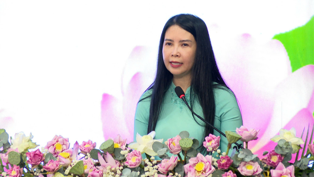 Phó Chủ tịch Thường trực Trung ương Hội LHPN Việt Nam Trần Lan Phương phát biểu chỉ đạo