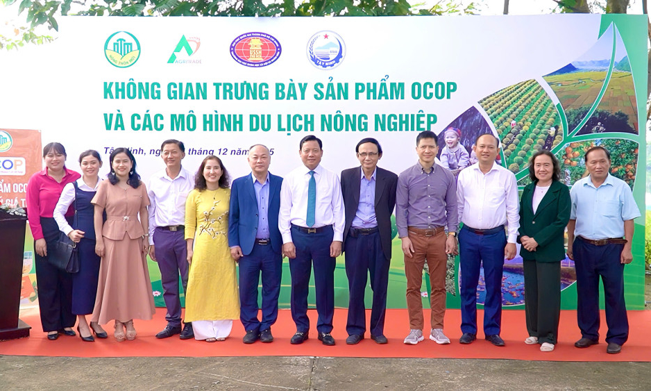 Hội thảo 'Giải pháp phát triển sản phẩm du lịch đặc thù tỉnh Tây Ninh: Lý luận và thực tiễn'