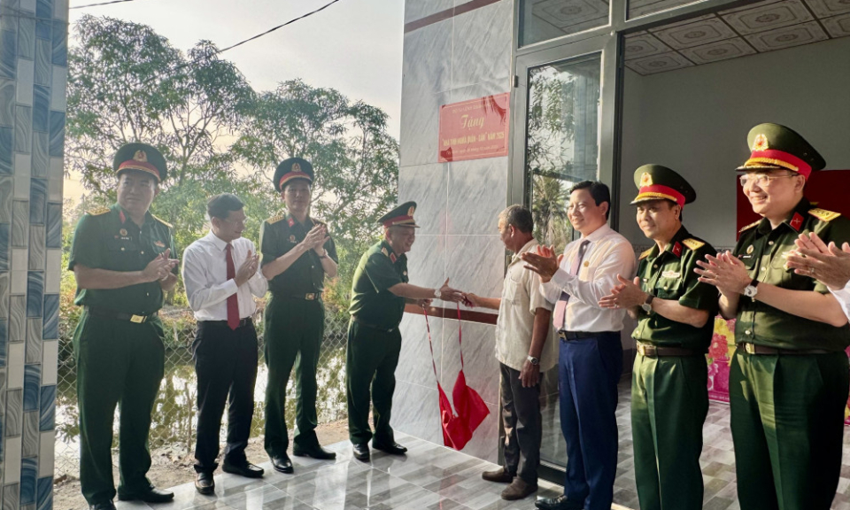 Khánh thành, bàn giao nhà 'Tình nghĩa Quân - Dân'