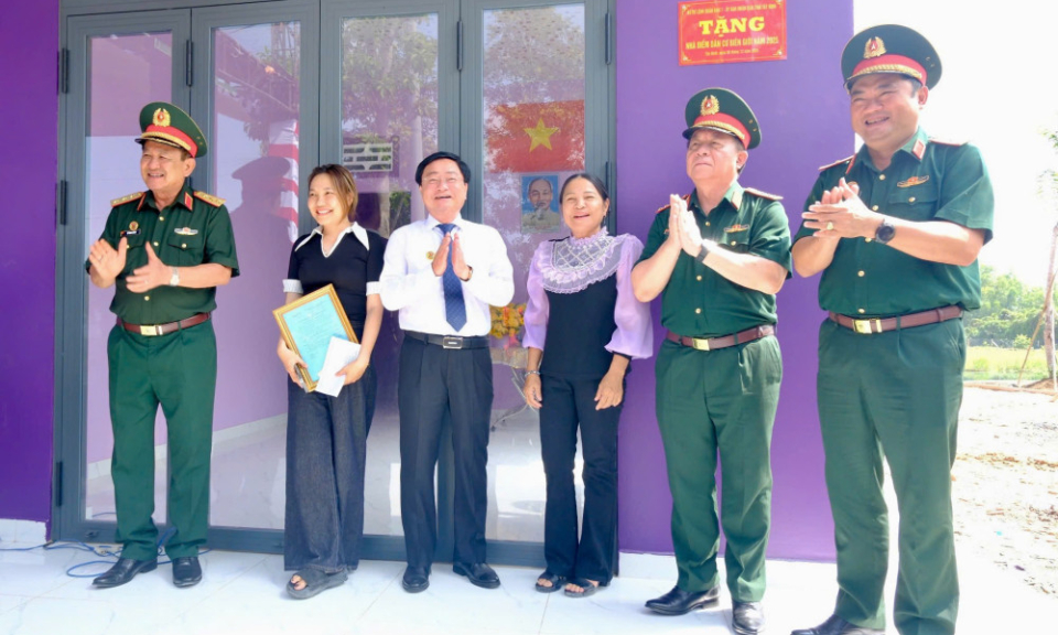 Đại tướng Nguyễn Trọng Nghĩa tham dự Lễ khánh thành, bàn giao 69 căn nhà 'Điểm dân cư biên giới'