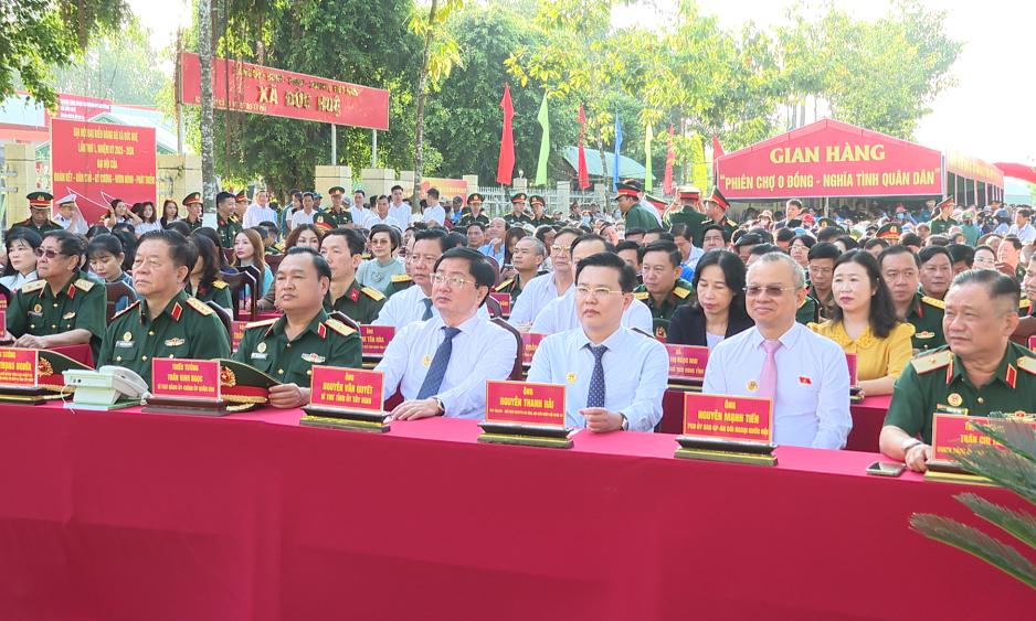 Khai mạc chương trình về nguồn và 'Phiên chợ nghĩa tình Quân - Dân'