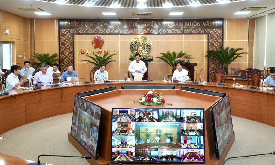 Ph&oacute; Chủ tịch UBND tỉnh Huỳnh Văn Sơn chỉ đạo tăng tốc giải ng&acirc;n đầu tư c&ocirc;ng