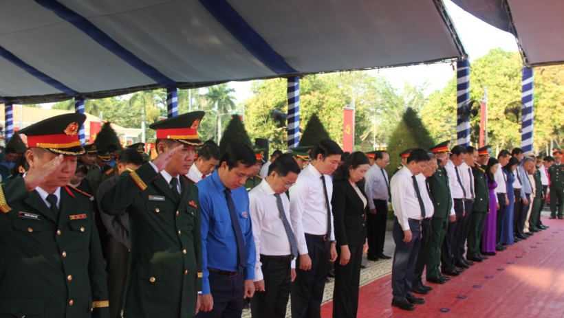 Truy điệu, an t&aacute;ng 24 bộ h&agrave;i cốt liệt sĩ hy sinh tại Campuchia