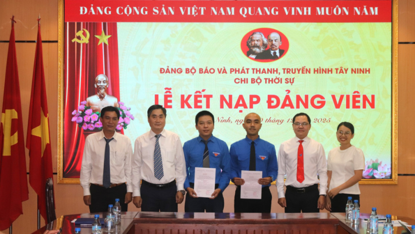 Đảng bộ B&aacute;o v&agrave; ph&aacute;t thanh, truyền h&igrave;nh T&acirc;y Ninh kết nạp đảng vi&ecirc;n mới
