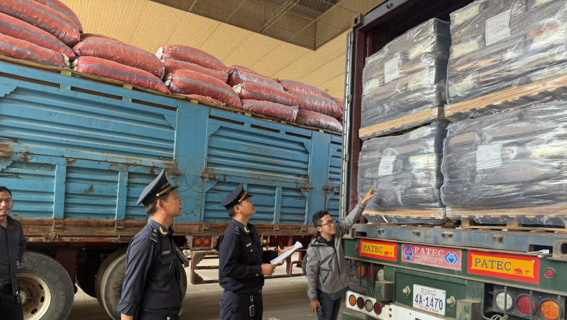 Chi cục Hải quan khu vực XVII thu ng&acirc;n s&aacute;ch hơn 7.462 tỉ đồng