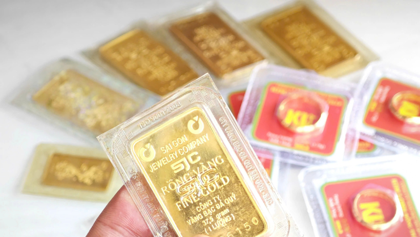 Gi&aacute; v&agrave;ng h&ocirc;m nay 31/12: Trong nước giảm, thế giới tăng