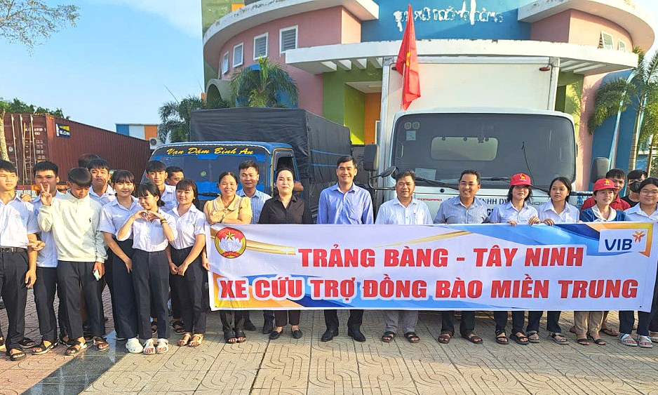 Phường Trảng Bàng: Quyên góp hỗ trợ đồng bào vùng bão, lũ gần 186 triệu đồng và 70 tấn hàng hóa 