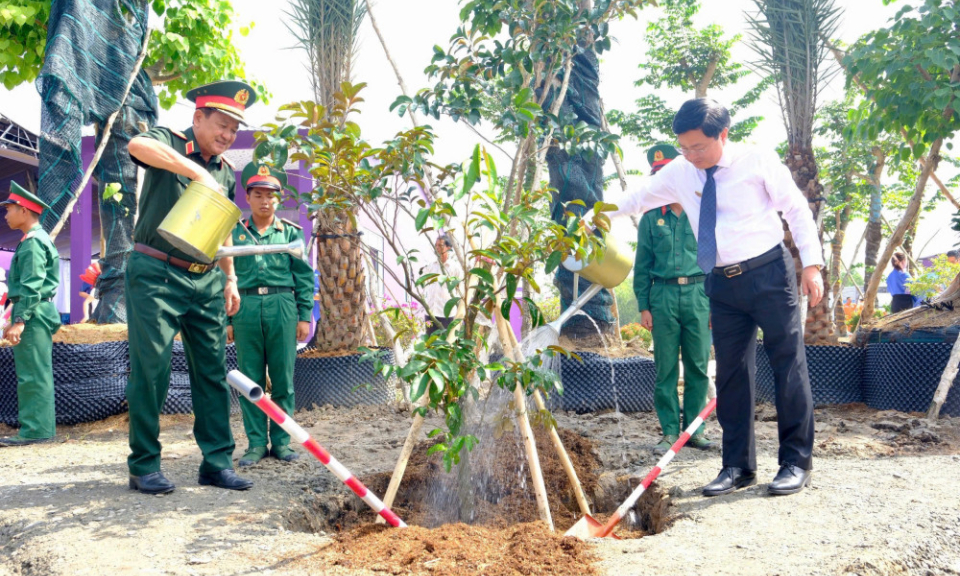 Đại tướng Nguyễn Trọng Nghĩa tham dự Lễ khánh thành, bàn giao 69 căn nhà 'Điểm dân cư biên giới'