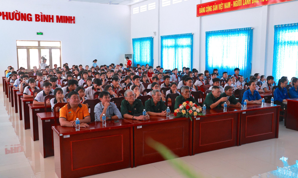 Công chiếu miễn phí phim 'Mưa đỏ' tại phường Bình Minh