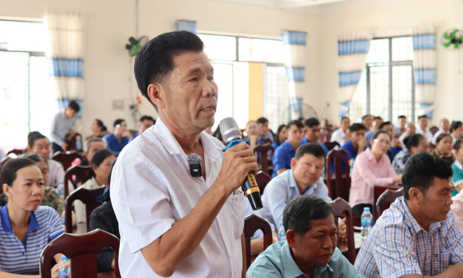 Cử tri xã Hòa Khánh quan tâm vấn đề bảo đảm an ninh mạng và giảm tải chương trình học cho học sinh